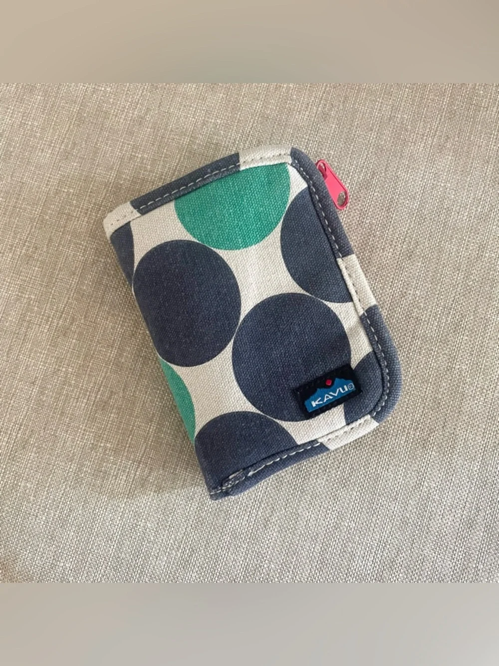 NWOT Kavu Zippy Wallet